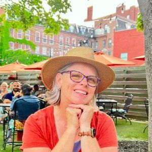 Meet your Posher, Laurie